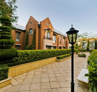 Majestic Old Lion Apartments - Accommodation Main Beach