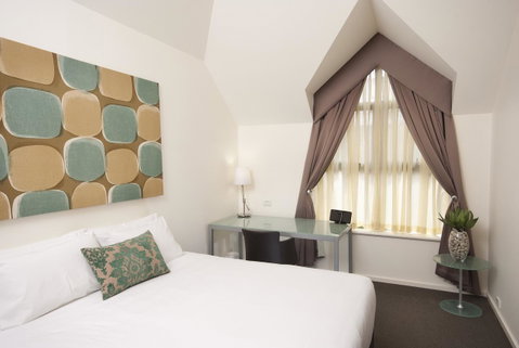 Majestic Old Lion Apartments - Accommodation Main Beach 3