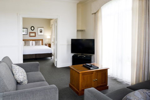 Majestic Old Lion Apartments - Accommodation Main Beach 9