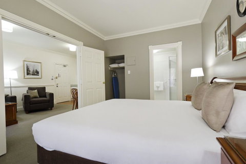 Majestic Old Lion Apartments - Accommodation Main Beach 8
