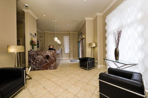 Majestic Old Lion Apartments - Accommodation Main Beach 15