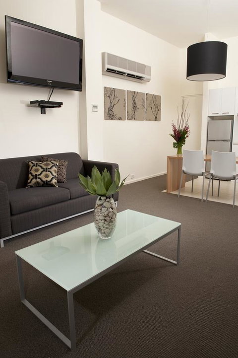 Majestic Old Lion Apartments - Accommodation Main Beach 1