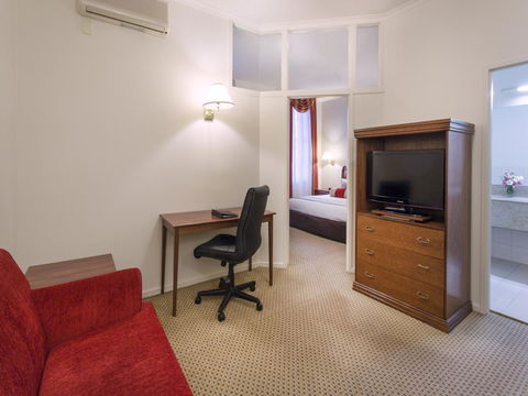 The Chancellor On Currie - Accommodation Main Beach 42