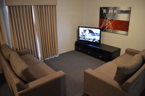 Arkana Motor Inn & Terrace Apartments - Accommodation Main Beach 4
