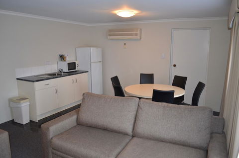 Arkana Motor Inn & Terrace Apartments - Accommodation Main Beach 11