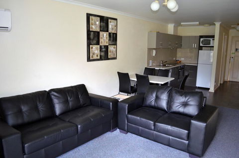 Arkana Motor Inn & Terrace Apartments - Accommodation Main Beach 34