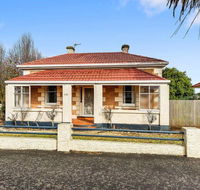 Olive's Cottage - Accommodation Main Beach