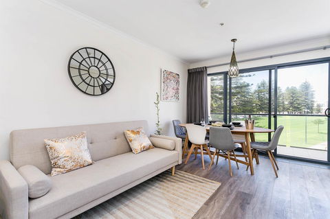 Heart Of Glenelg BnB - Accommodation Main Beach 10