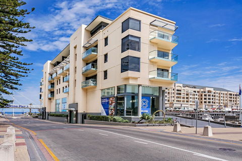 Heart Of Glenelg BnB - Accommodation Main Beach 16