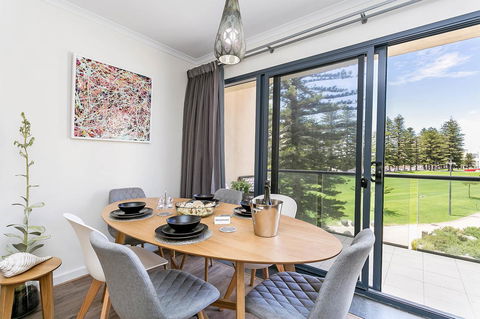 Heart Of Glenelg BnB - Accommodation Main Beach 11