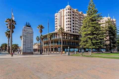Heart Of Glenelg BnB - Accommodation Main Beach 25