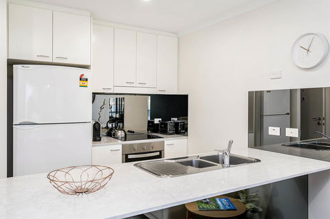 Heart Of Glenelg BnB - Accommodation Main Beach 6