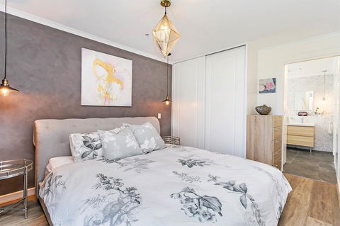 Heart Of Glenelg BnB - Accommodation Main Beach 1