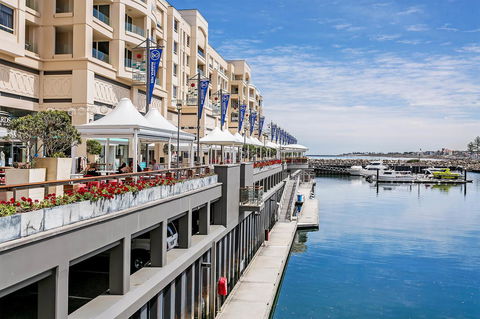 Heart Of Glenelg BnB - Accommodation Main Beach 21