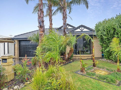 Lakeside - Encounter Bay - Accommodation Main Beach 1