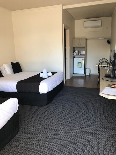Bay Motel Hotel - Accommodation Main Beach 3