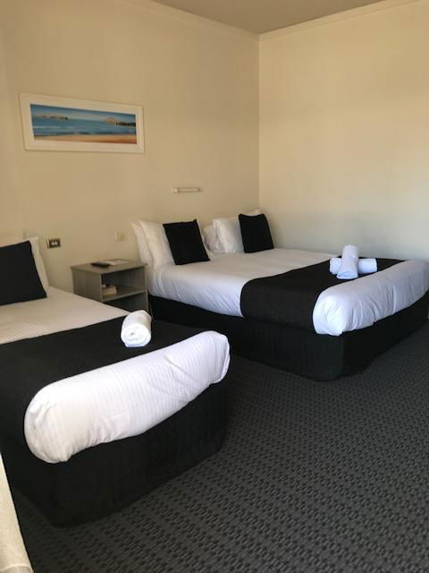 Bay Motel Hotel - Accommodation Main Beach 4