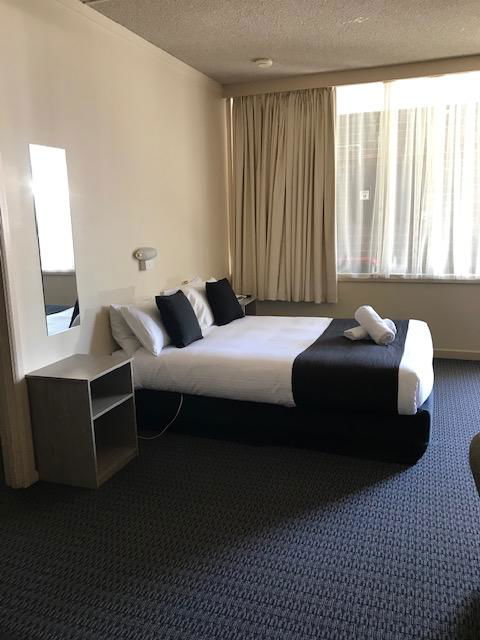 Bay Motel Hotel - Accommodation Main Beach 5