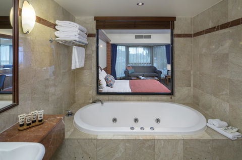 Arkaba Hotel - Accommodation Main Beach 12
