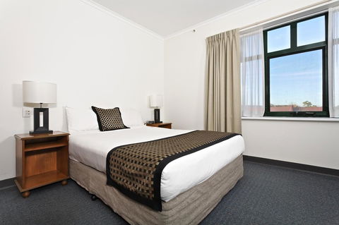 BreakFree Directors Studios - Accommodation Main Beach 2