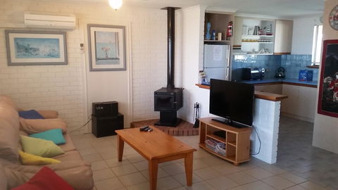 Wallaroo Sunset Home - Accommodation Main Beach 23