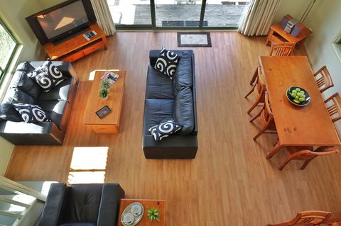 SkyView Villa - Accommodation Main Beach 2