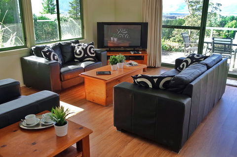 SkyView Villa - Accommodation Main Beach 4