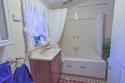 Tanunda Cottages - Accommodation Main Beach 14