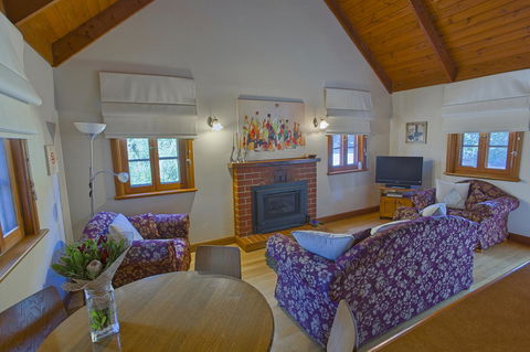 Tanunda Cottages - Accommodation Main Beach 4