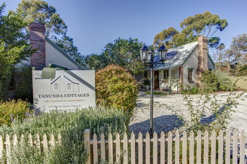 Tanunda Cottages - Accommodation Main Beach 0