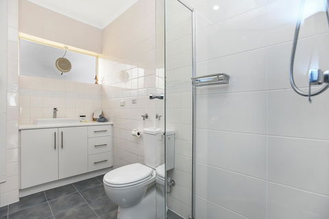 The Dolphins Beachfront Apartments - Accommodation Main Beach 15