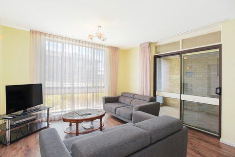 The Dolphins Beachfront Apartments - Accommodation Main Beach 5