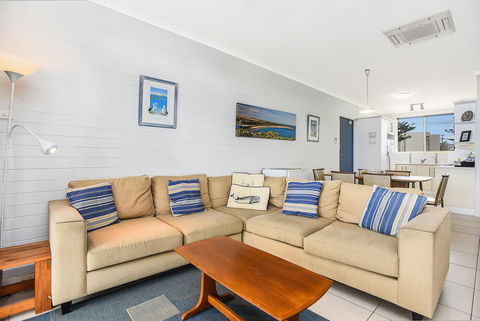 The Dolphins Beachfront Apartments - Accommodation Main Beach 11