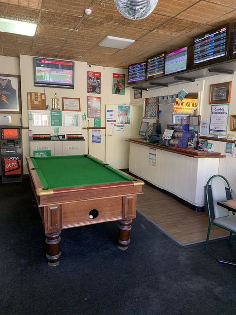 Commercial Hotel Morgan - Accommodation Main Beach 4