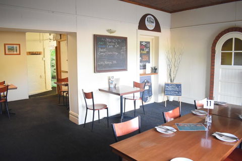 Commercial Hotel Morgan - Accommodation Main Beach 5