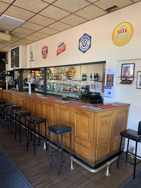 Commercial Hotel Morgan - Accommodation Main Beach 2