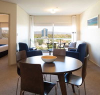Hume Serviced Apartments - Accommodation Main Beach