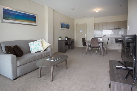 Hume Serviced Apartments - Accommodation Main Beach 11