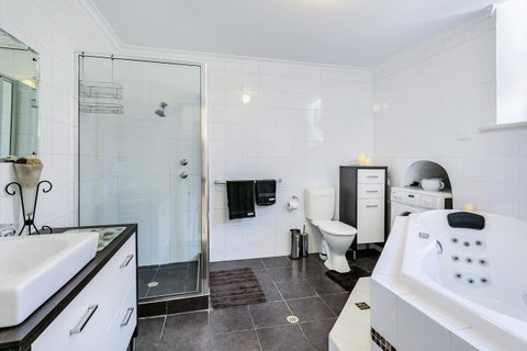 \'THE CHURCH\' Guest Home, Gawler Barossa Region - Accommodation Main Beach 5