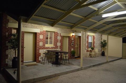 Two Cow Cottage Bed & Breakfast - Accommodation Main Beach 32