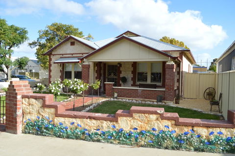 Two Cow Cottage Bed & Breakfast - Accommodation Main Beach 15