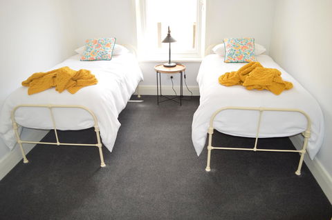 Two Cow Cottage Bed & Breakfast - Accommodation Main Beach 20