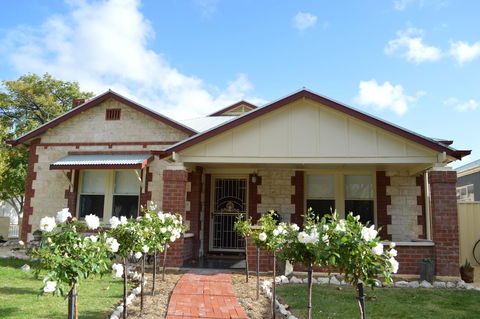 Two Cow Cottage Bed & Breakfast - Accommodation Main Beach 1