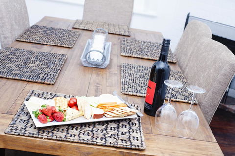 Two Cow Cottage Bed & Breakfast - Accommodation Main Beach 8