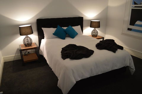 Two Cow Cottage Bed & Breakfast - Accommodation Main Beach 19