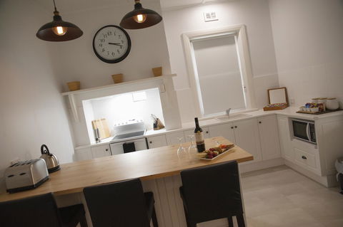 Two Cow Cottage Bed & Breakfast - Accommodation Main Beach 33