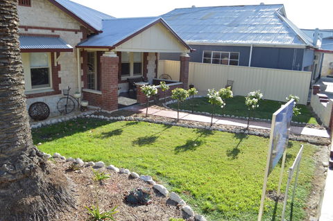 Two Cow Cottage Bed & Breakfast - Accommodation Main Beach 18