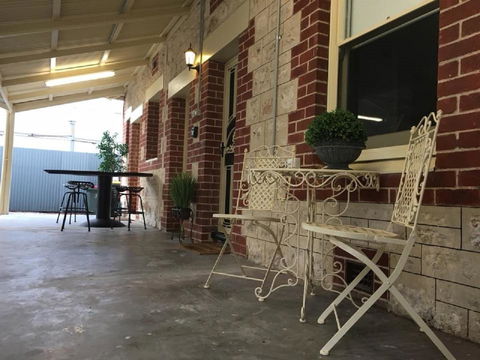 Two Cow Cottage Bed & Breakfast - Accommodation Main Beach 0