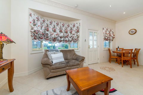Barossa Vineyard Cottages - Accommodation Main Beach 17