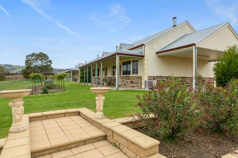 Barossa Vineyard Cottages - Accommodation Main Beach 27